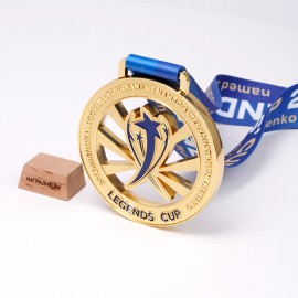Литая эксклюзивная медаль с эмалированием и сквозными элементами. NZ700