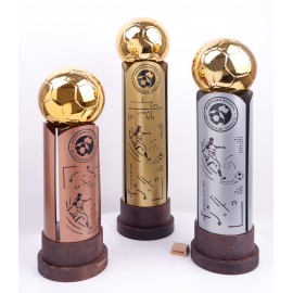 Кубок футбольный с резными элементами. KN2065